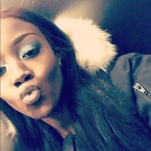 Meet your Posher, Felicity